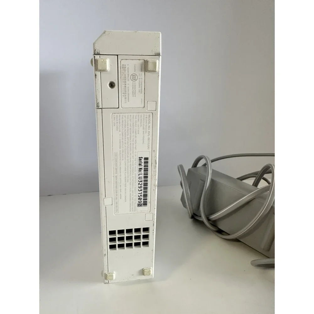 Nintendo Wii Console White RVL-001 GameCube Compatible System with AC Adapter